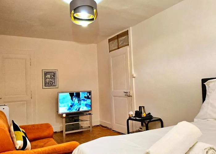 منزل للإقامة Simple Au Coeur De Montreux, Proche Du مونترو